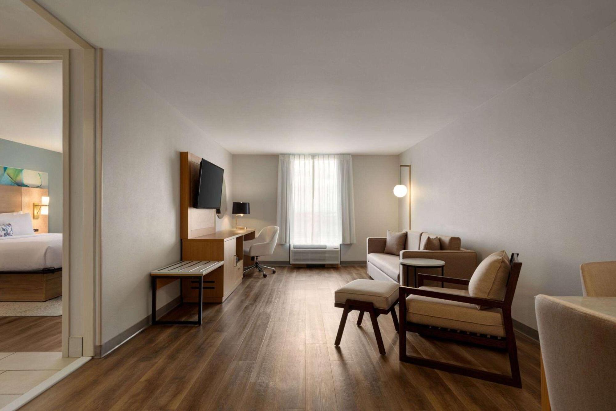 ฮาวเวิร์ด จอห์นสัน บาย วินด์แฮม แอตแลนตา แอร์พอร์ต Hotel คอลเลจพาร์ค ภายนอก รูปภาพ