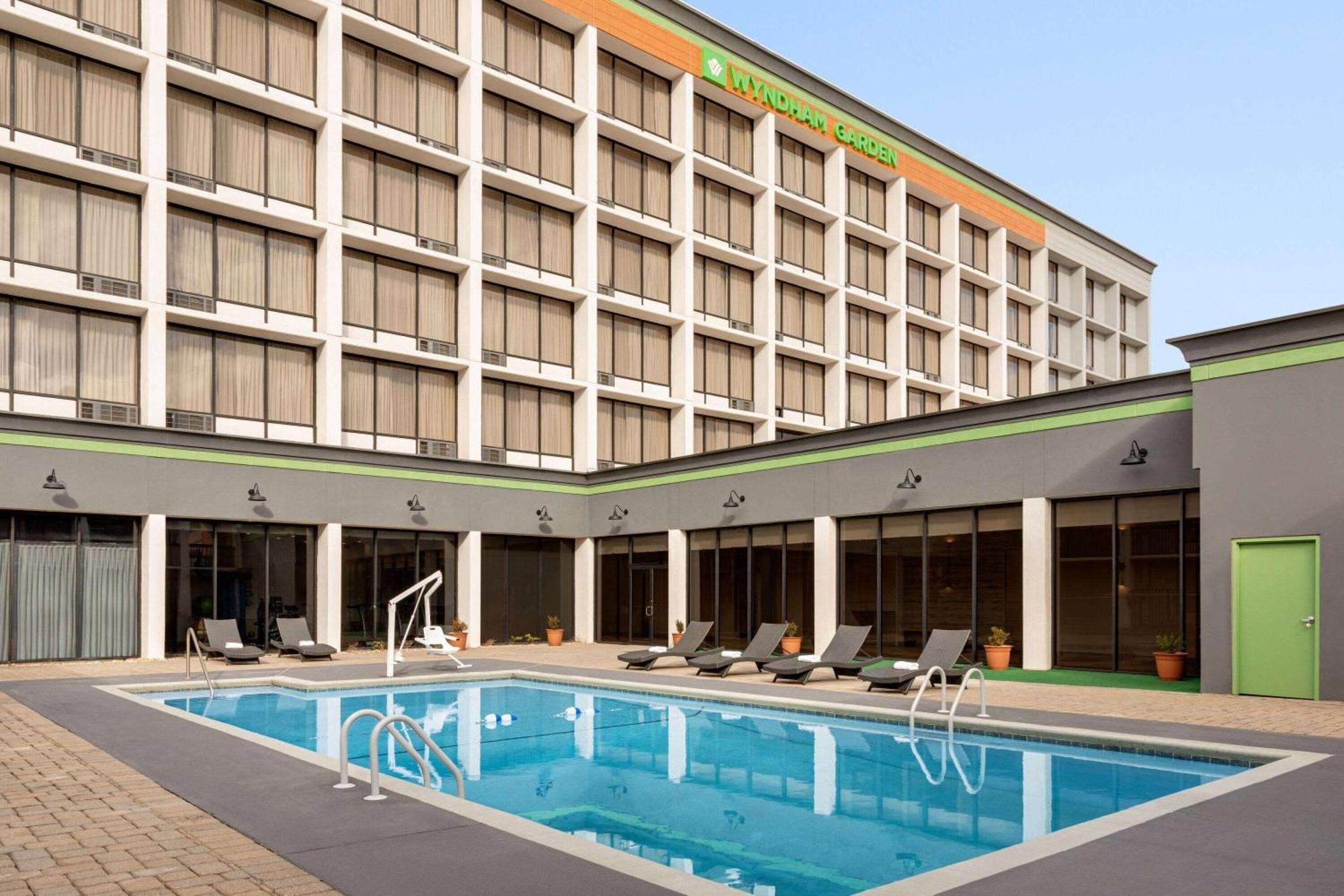 ฮาวเวิร์ด จอห์นสัน บาย วินด์แฮม แอตแลนตา แอร์พอร์ต Hotel คอลเลจพาร์ค ภายนอก รูปภาพ