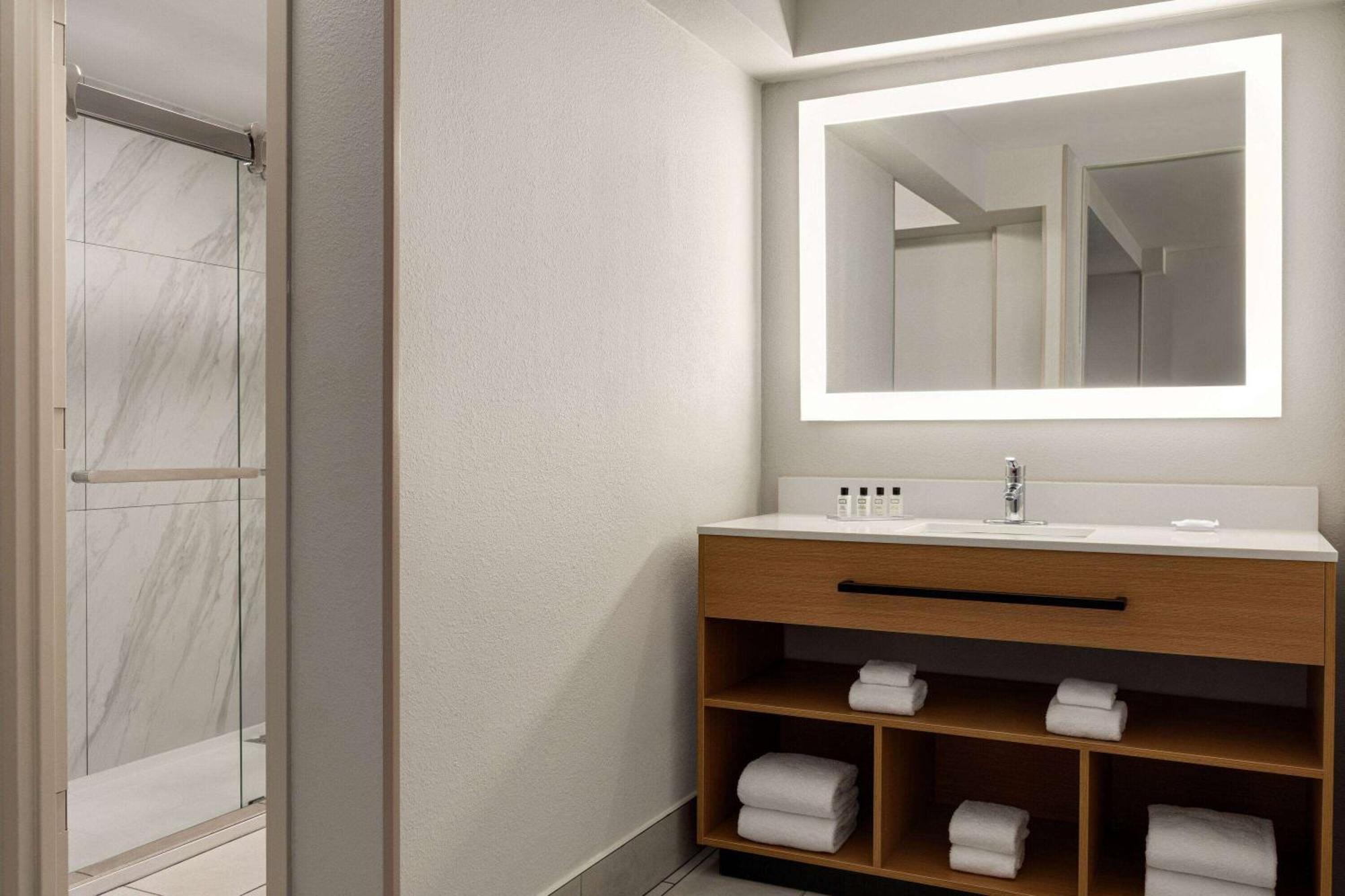 ฮาวเวิร์ด จอห์นสัน บาย วินด์แฮม แอตแลนตา แอร์พอร์ต Hotel คอลเลจพาร์ค ภายนอก รูปภาพ