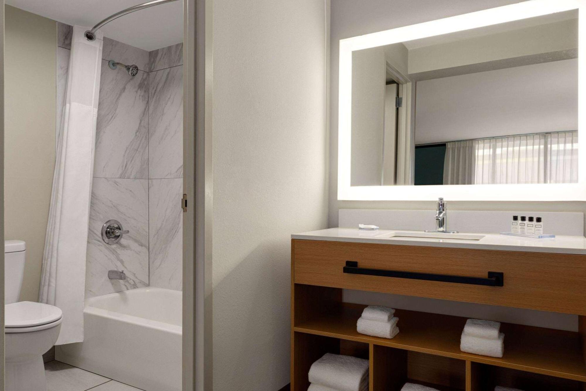 ฮาวเวิร์ด จอห์นสัน บาย วินด์แฮม แอตแลนตา แอร์พอร์ต Hotel คอลเลจพาร์ค ภายนอก รูปภาพ